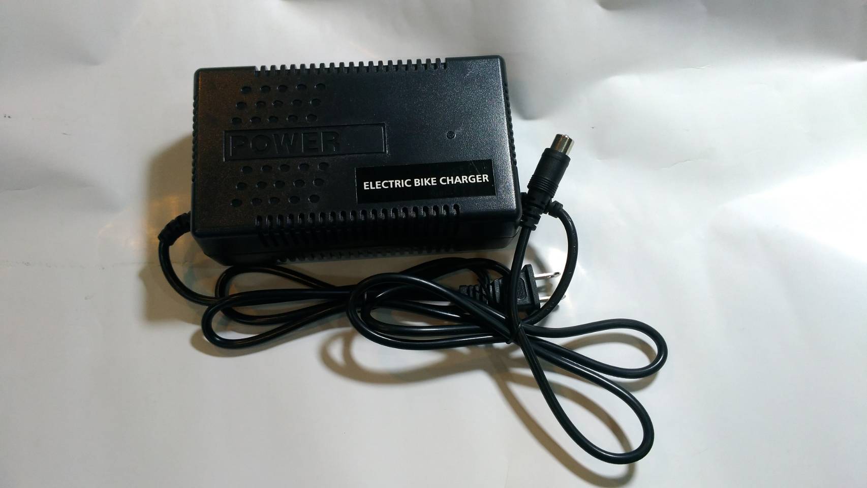 電動車- 36V- 2A視頻頭充電器