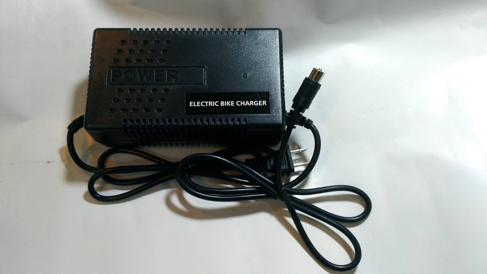 電動車- 36V- 2A視頻頭充電器