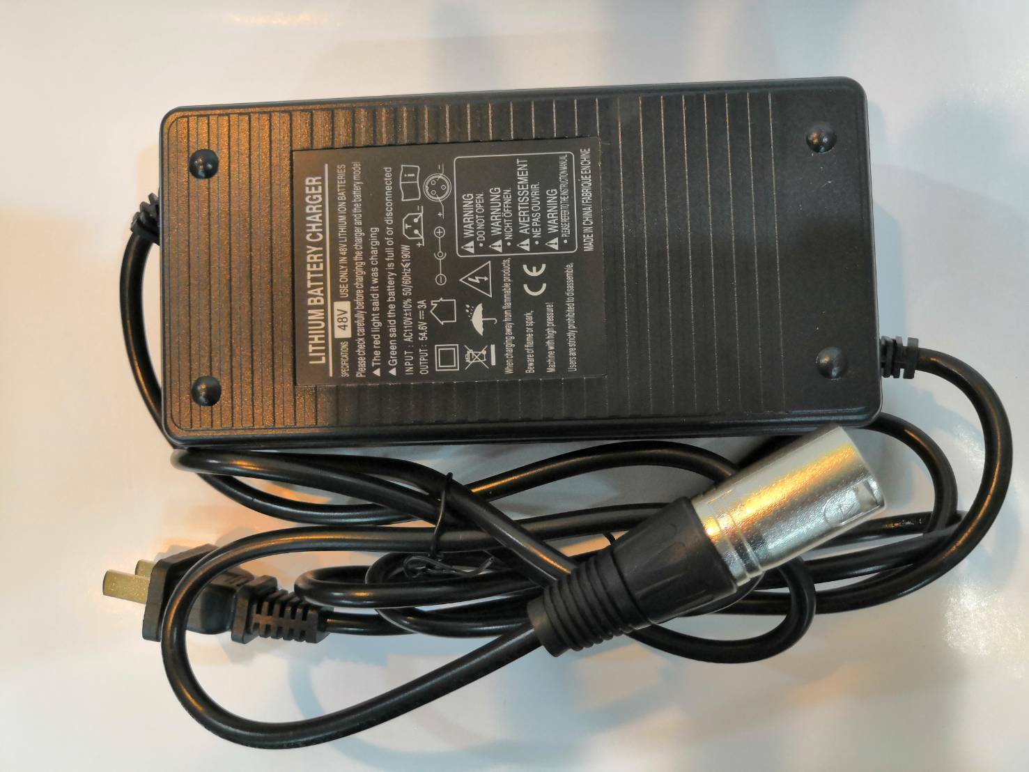 中華保庇電動自行車 48V-3A麥克風頭充電器