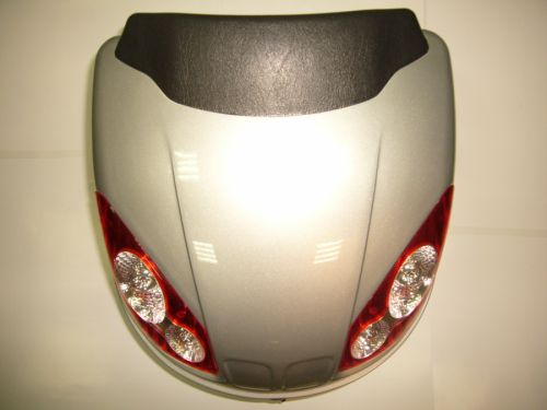 電動車後置物箱