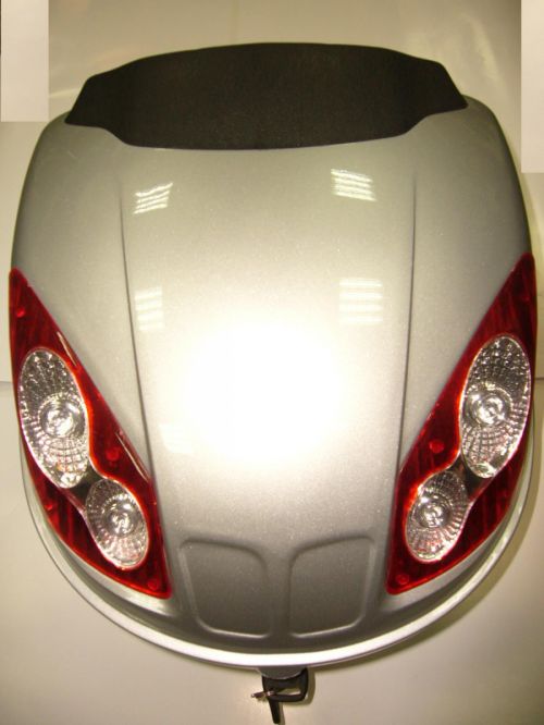 電動車後置物箱