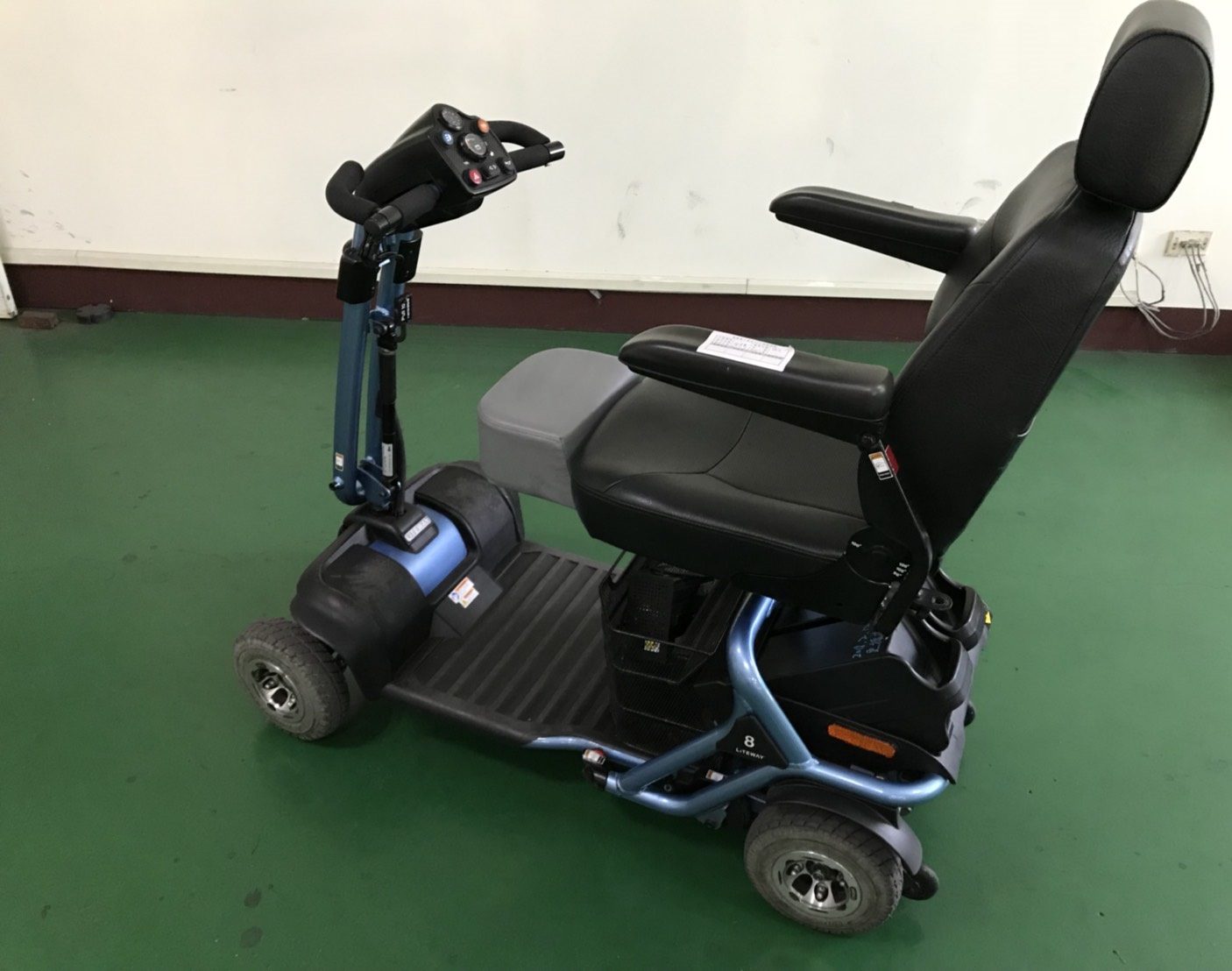 和大諧和四輪電動代步車US-LW8