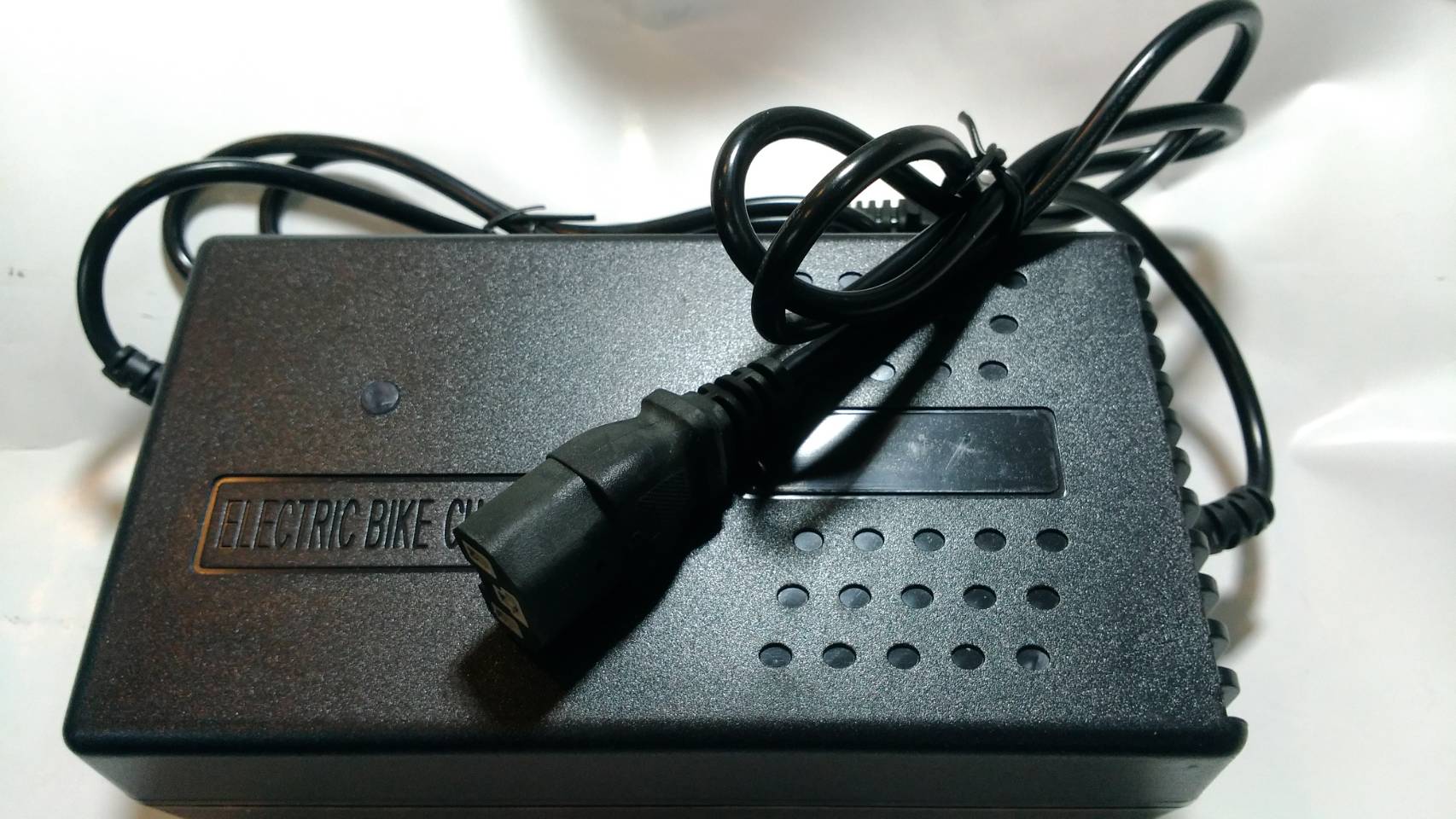 電動車 60V-3A品字頭充電器