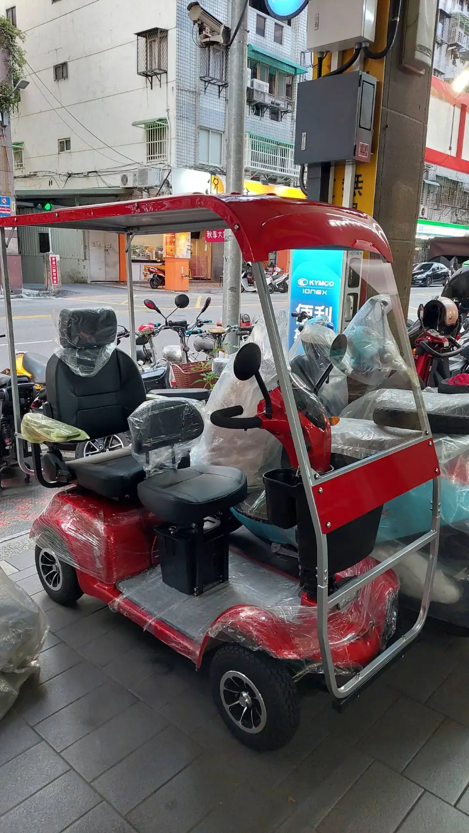 1050717 鑫程四輪頂棚雙人座椅電動代步車413XL